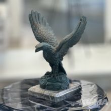 ^Figurka alabastrowa orzel 1945